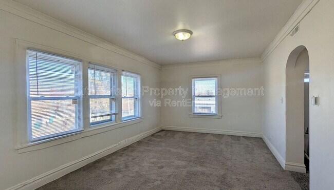 Foto del edificio - 825 W Jefferson St