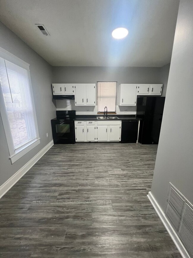 Building Photo - 2 Bed 1 Bath