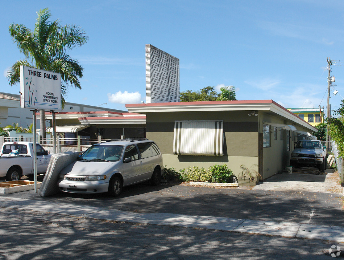 Primary Photo - Three Palms