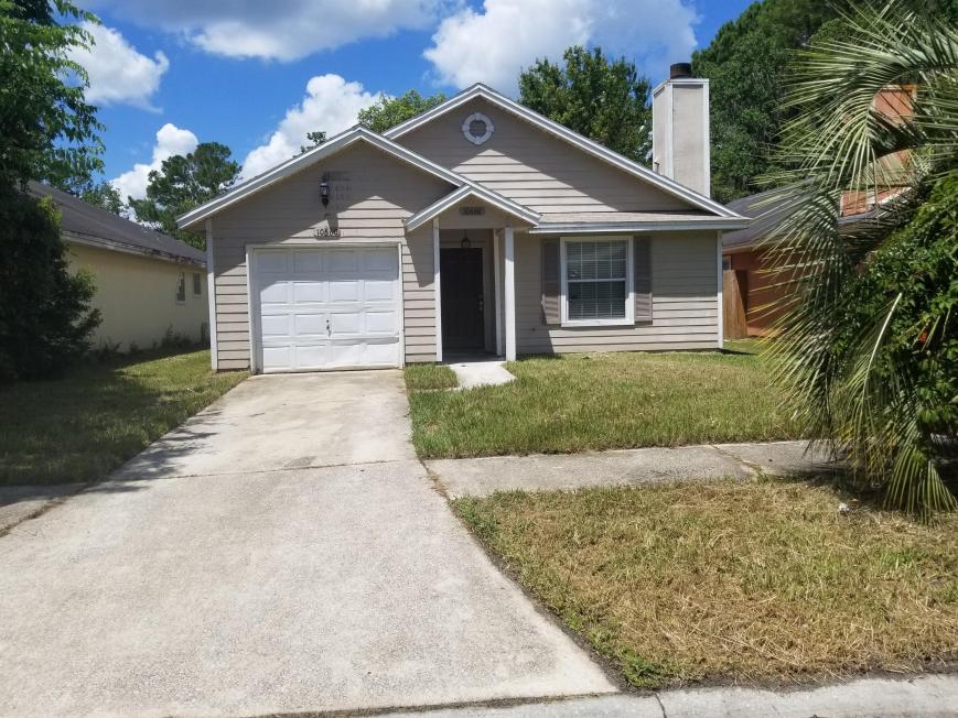 Foto principal - 3 bedroom in Jacksonville FL 32218