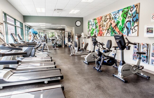 Building Photo - 2 br, 1.5 bath Townhome - 60 Thornton Rd T...