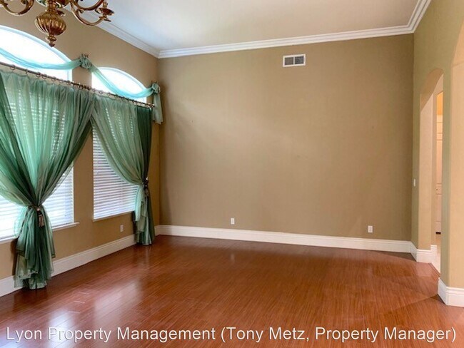 Foto del edificio - 3 br, 3 bath House - 5817 Oak Place Court