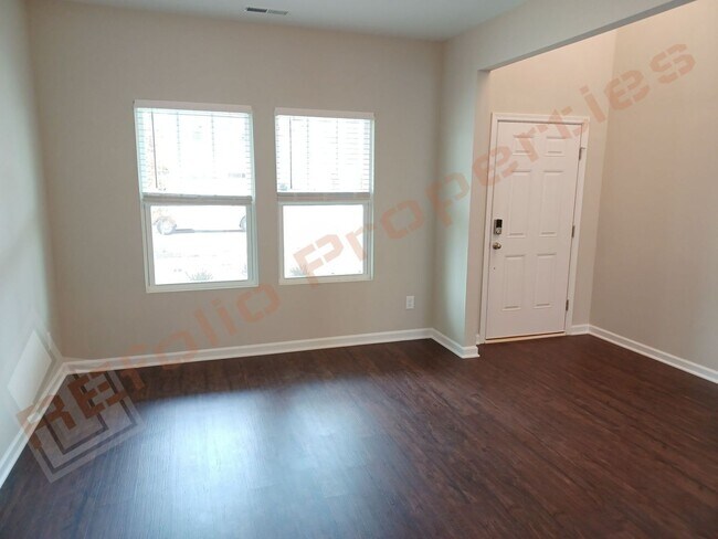 Building Photo - Modern and Spacious 5 Bedroom Home with Gu...