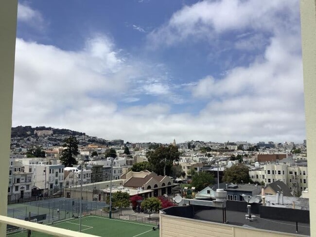 Building Photo - bedroom in San Francisco CA 94110
