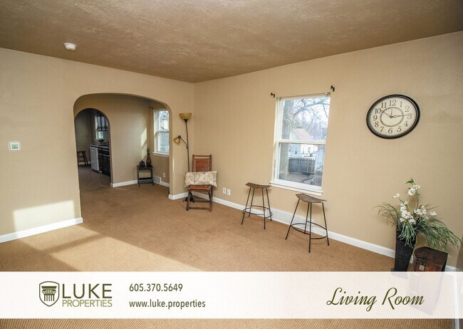 Building Photo - Nice 3 bedroom rental home with a lot of s...