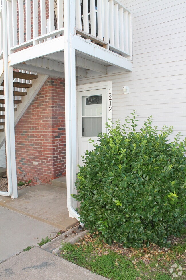 Building Photo - 1717 S Cypress St