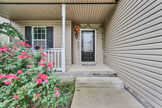 Foto del edificio - Wonderful 2-story home close to Ft. Campbell