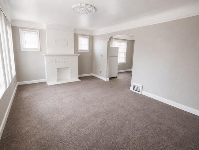 Building Photo - Beautiful Flat Section 8 Accepted