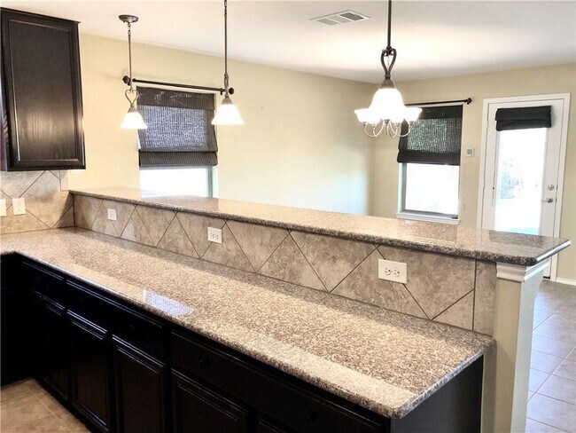Foto del edificio - 1021 Lily Pad Ln