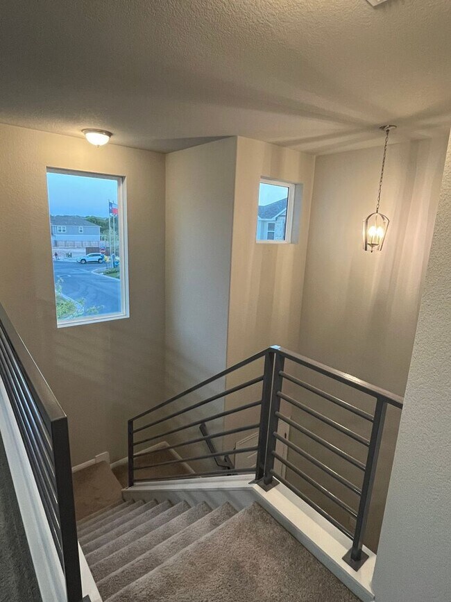 Foto del edificio - $3,550 - 4 Bed  / 3.5 Bath  New Build Sing...