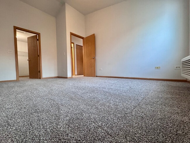 Foto del edificio - 2427 Silverstone Dr