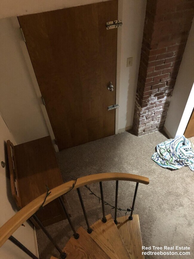 Building Photo - 103 Gainsborough St