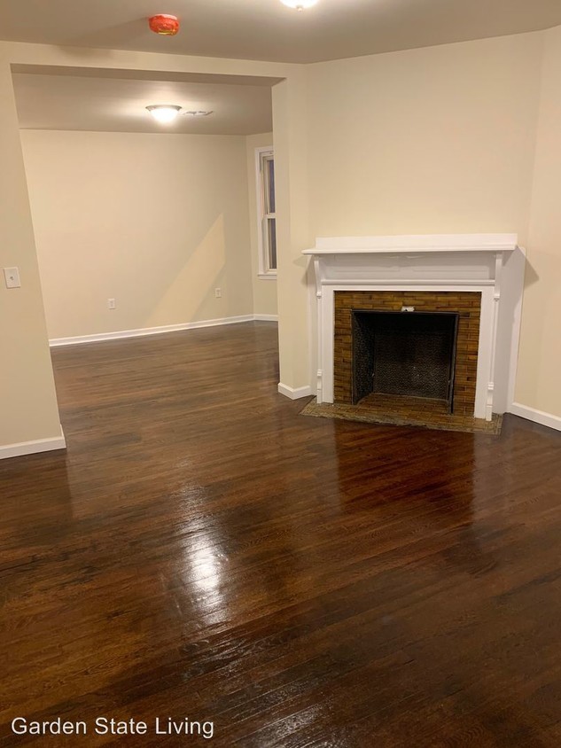 Primary Photo - 5 br, 2 bath House - 497-499 7th Ave W
