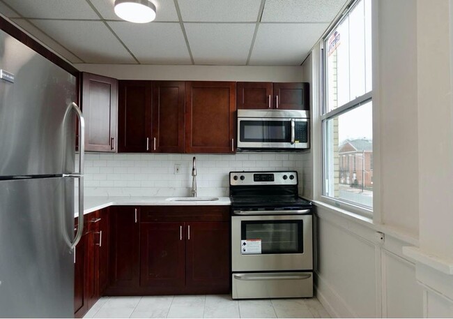 Refurbished kitchen : subway tiles - 353 High Street