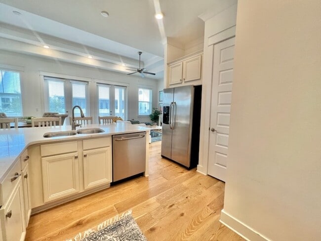 Building Photo - 15 E Milestone Dr