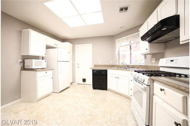 Building Photo - 2760 Desert Crystal Dr