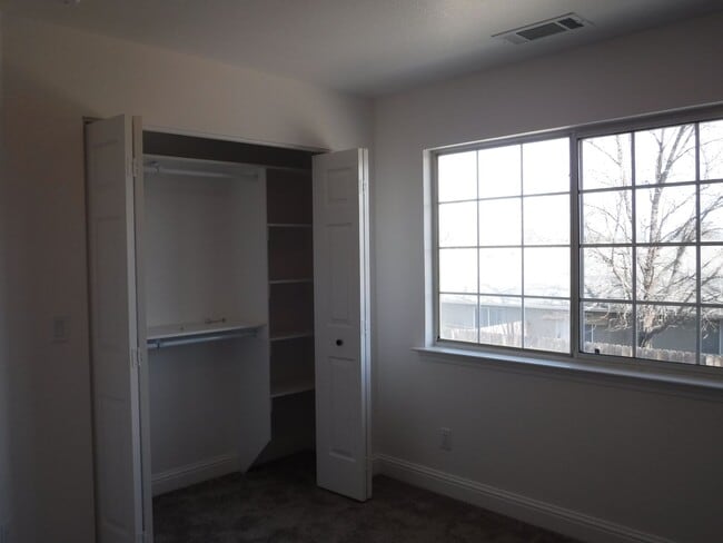 Building Photo - 826 Cally Ct