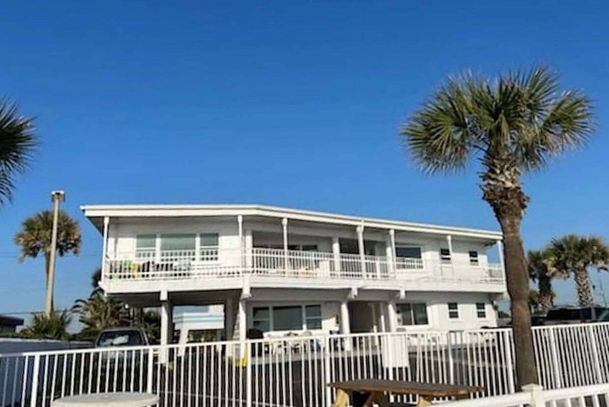 Primary Photo - Ocean Front Studio with Utilities and Inte...