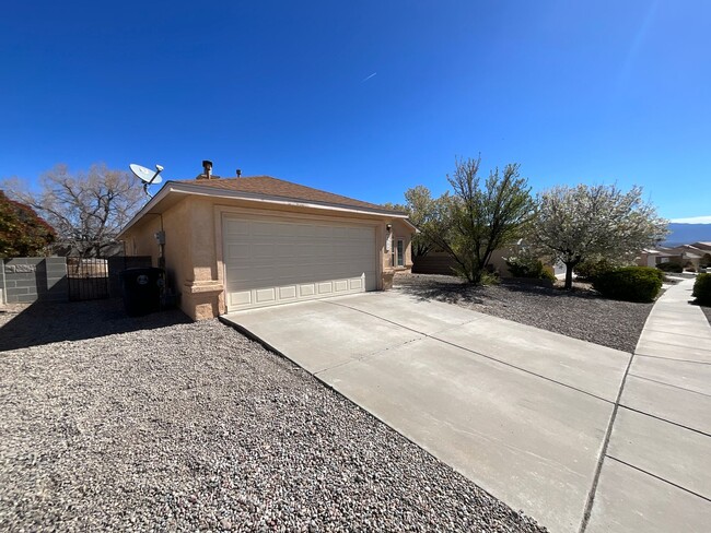Building Photo - 3 Bedroom Single Story Home Available Near...