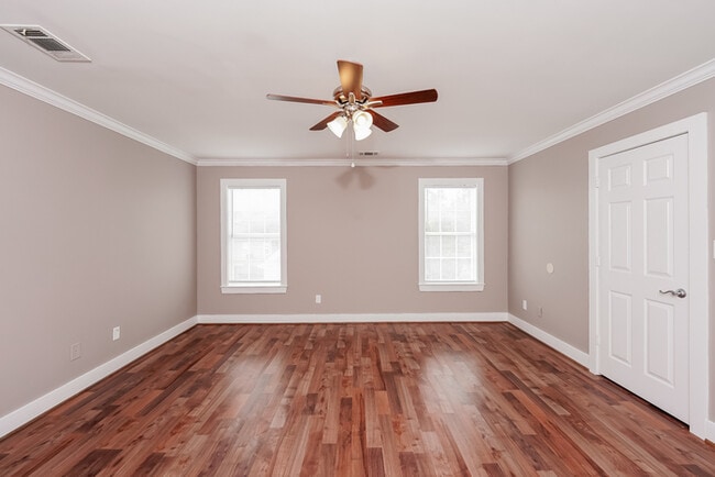 Building Photo - 5439 Camellia Ln
