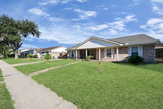 Building Photo - 9222 Sharpview Dr