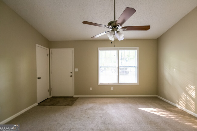 Building Photo - 9212 Woodhill Ln