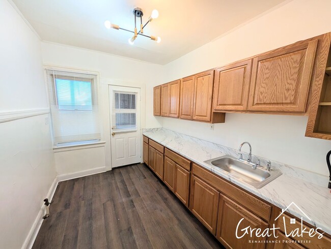 Building Photo - $100 OFF FIRST MONTH'S RENT! - Beautiful 2...