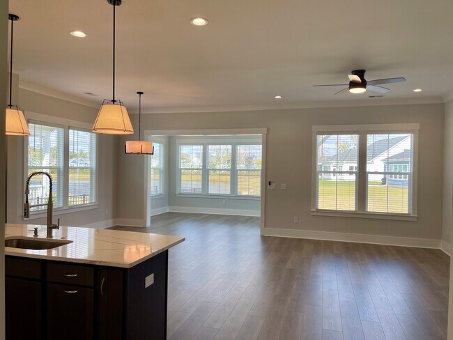 Foto del edificio - 2034 Comradery Wy