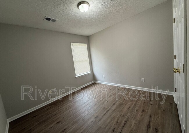 Foto del edificio - 7986 Marsha Woods Dr