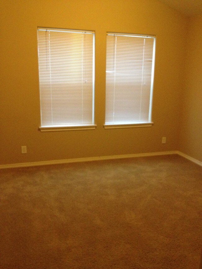 Building Photo - 58964 Greenbrier Loop