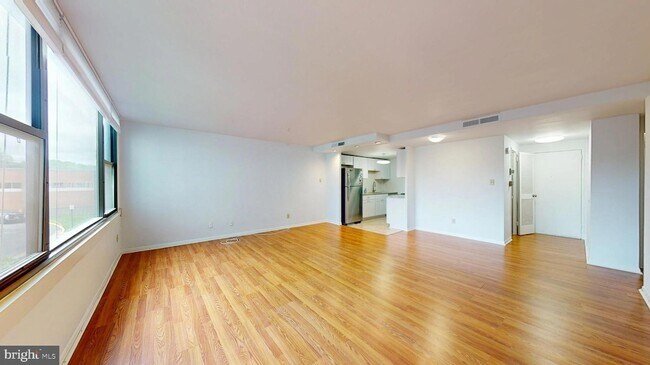 Foto del edificio - 4600 Duke St