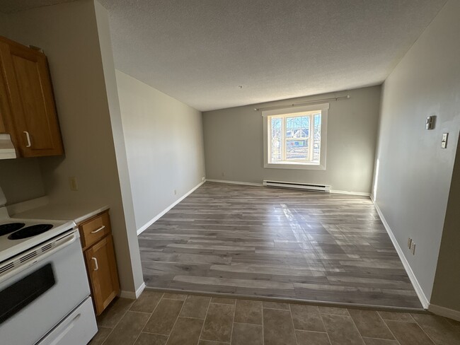 Building Photo - 151 Queen St