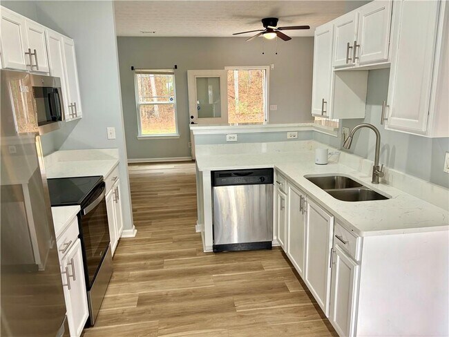 Foto del edificio - 6347 Ellenwood Dr