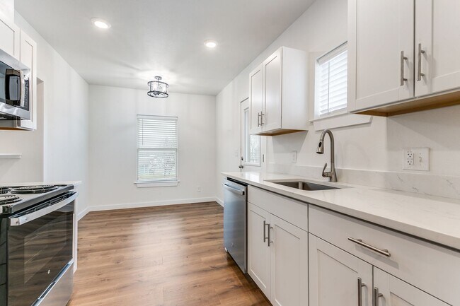 Building Photo - McILVAINE DUPLEX