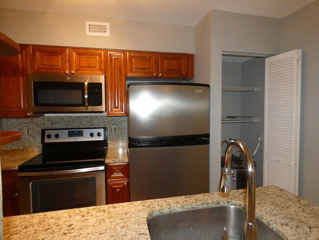 Foto del edificio - 2841 N Oakland Forest Dr