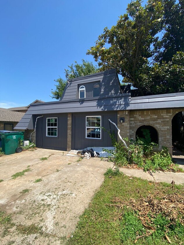 Primary Photo - 4 Bedroom House Available