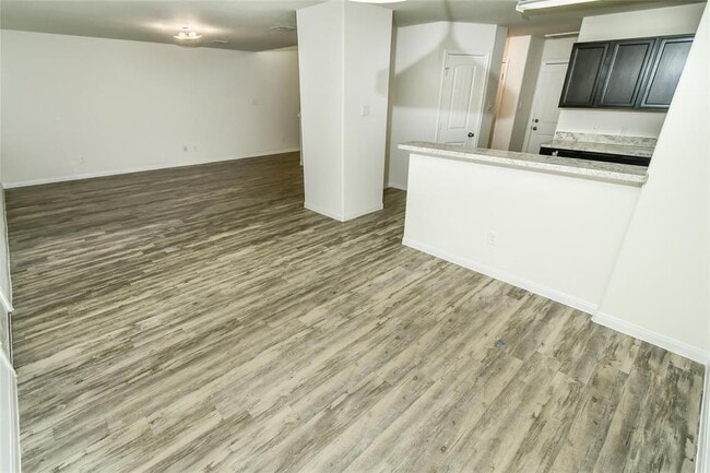 Building Photo - 3323 Gold Star Dr