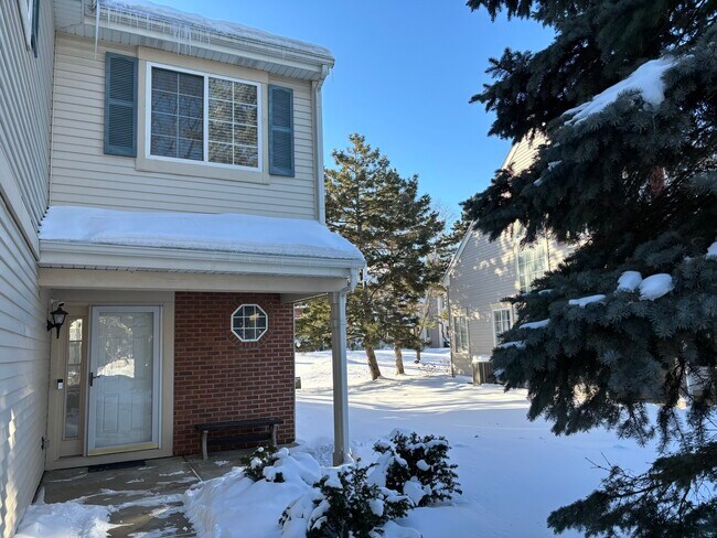 Building Photo - 2711 Odlum Dr