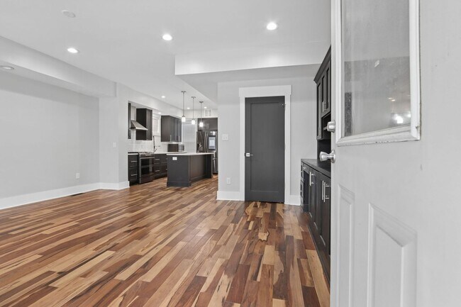 Foto del edificio - 470-472 King Ave
