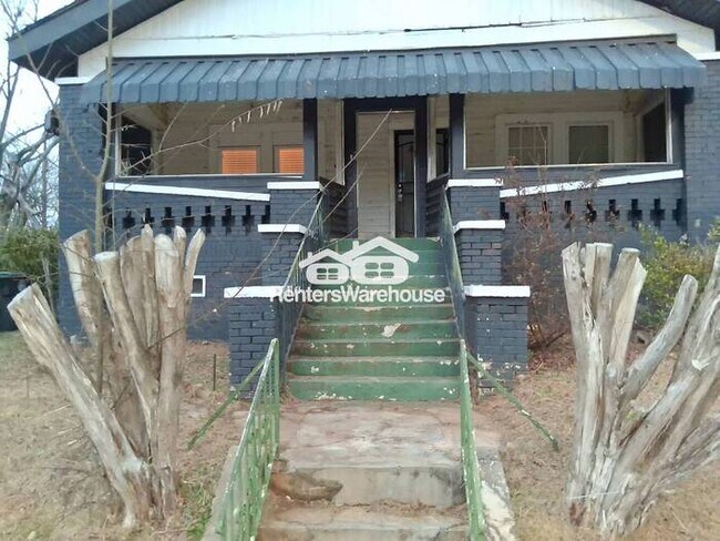 Building Photo - Move in ready, 4-bedroom, 1-bath single family home.