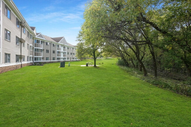 Building Photo - Applewoods Apartments
