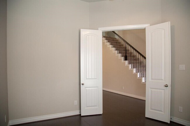 Building Photo - 4902 Thunder Creek Ln