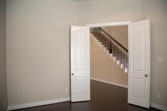 Building Photo - 4902 Thunder Creek Ln