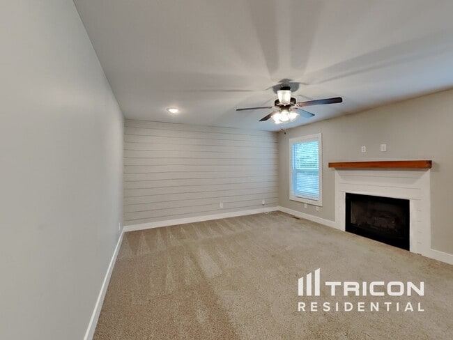 Building Photo - 525 Somerset Ln