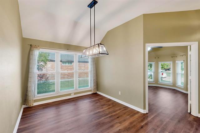 Foto del edificio - 2436 Foxwood Ln