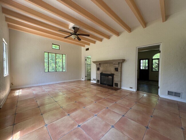Foto del edificio - 3 Bed 2 Bath Home in Golfview