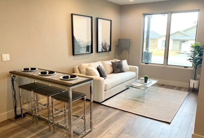 Foto del edificio - 1 bedroom condo, located steps from all of Black Bull's incredible amenities