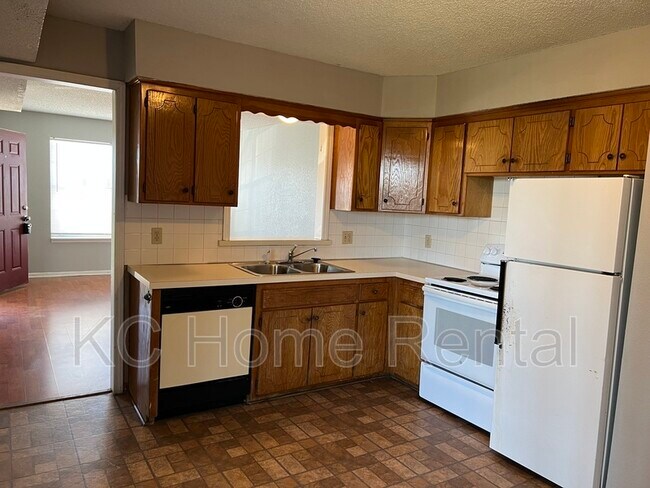 Building Photo - 812 Saddlewood St