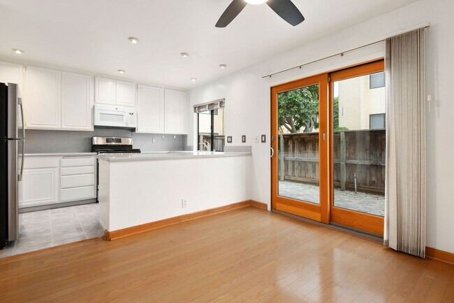 Building Photo - Wonderful uptown condo for rent... Santa B...