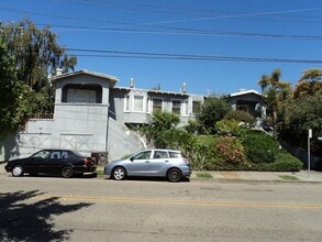 Building Photo - 3585-3585 Lincoln Ave